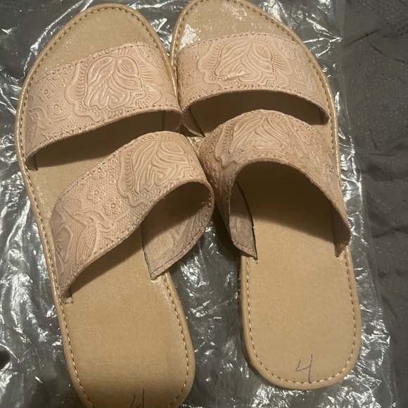 Santos Mexican beautiful hair size 7 in Mexico size 4 beautiful’s super nice - Picture 4 of 4